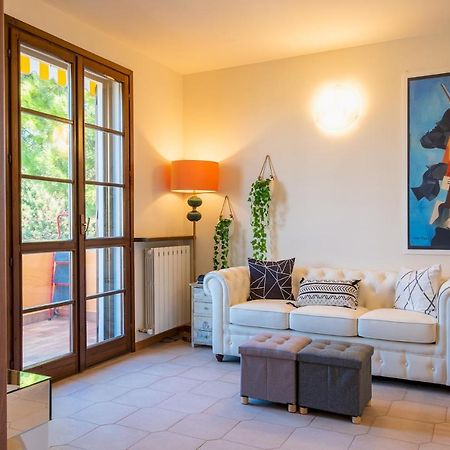 Апартаменти La Casa Sul Porto - Italian Homing Сірміоне Екстер'єр фото