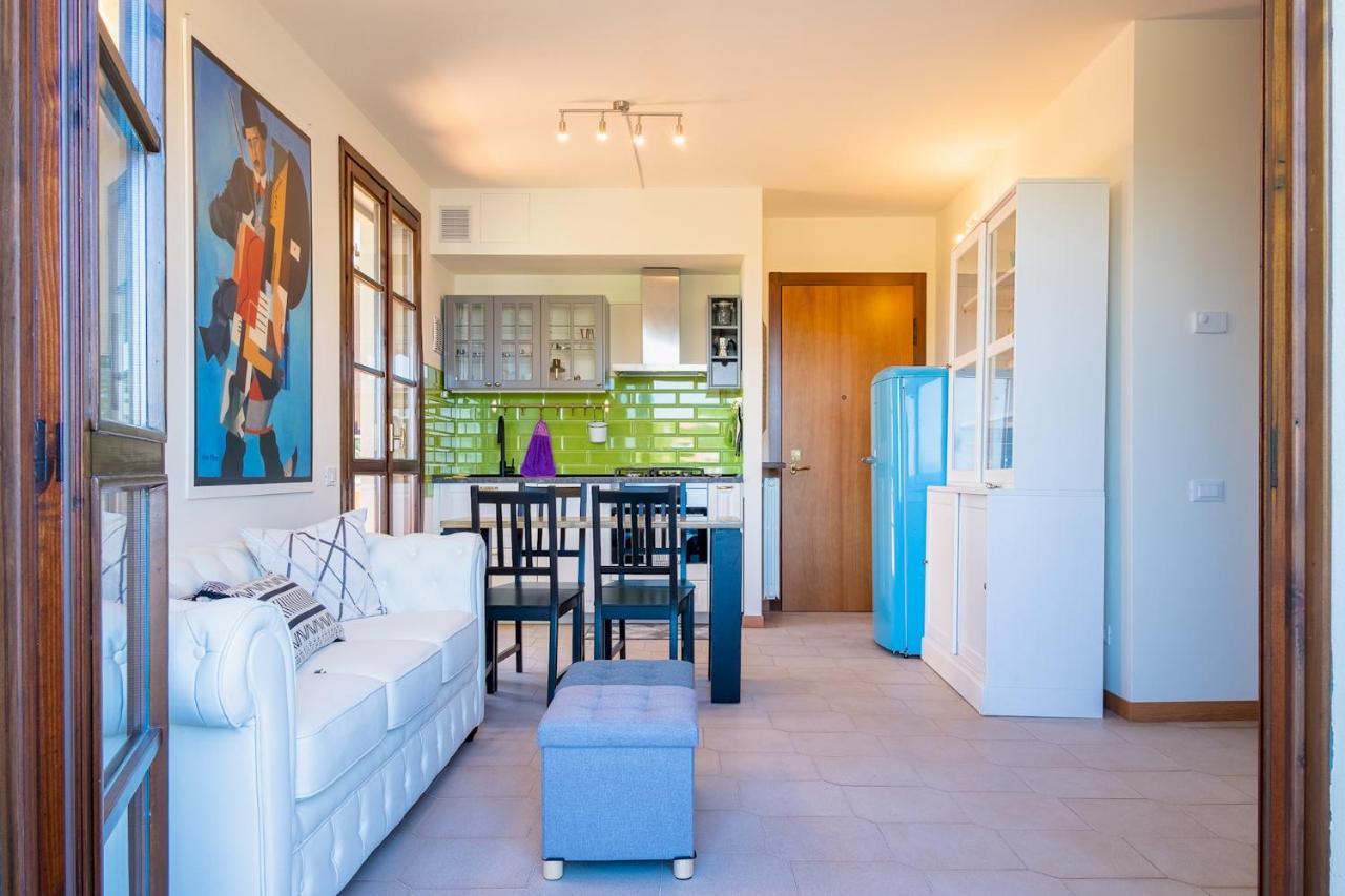 Апартаменти La Casa Sul Porto - Italian Homing Сірміоне Екстер'єр фото