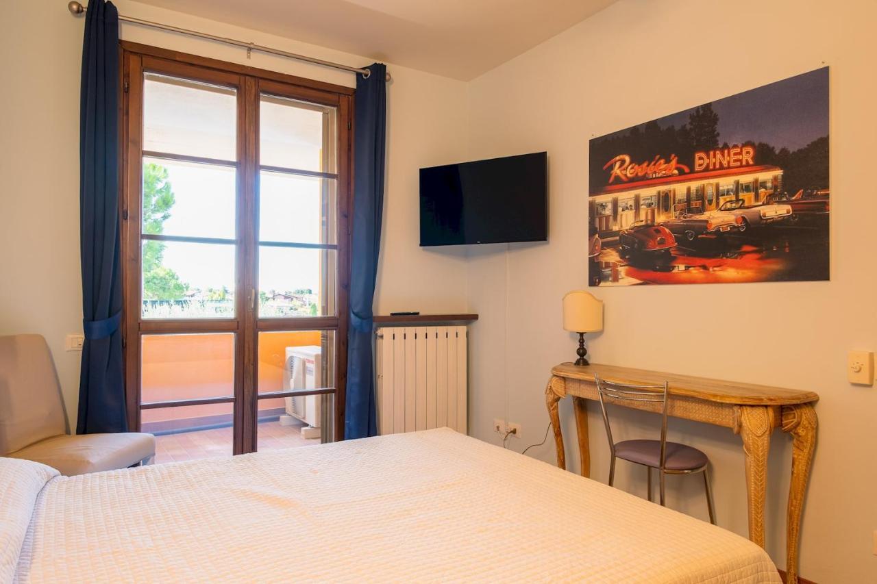 Апартаменти La Casa Sul Porto - Italian Homing Сірміоне Екстер'єр фото