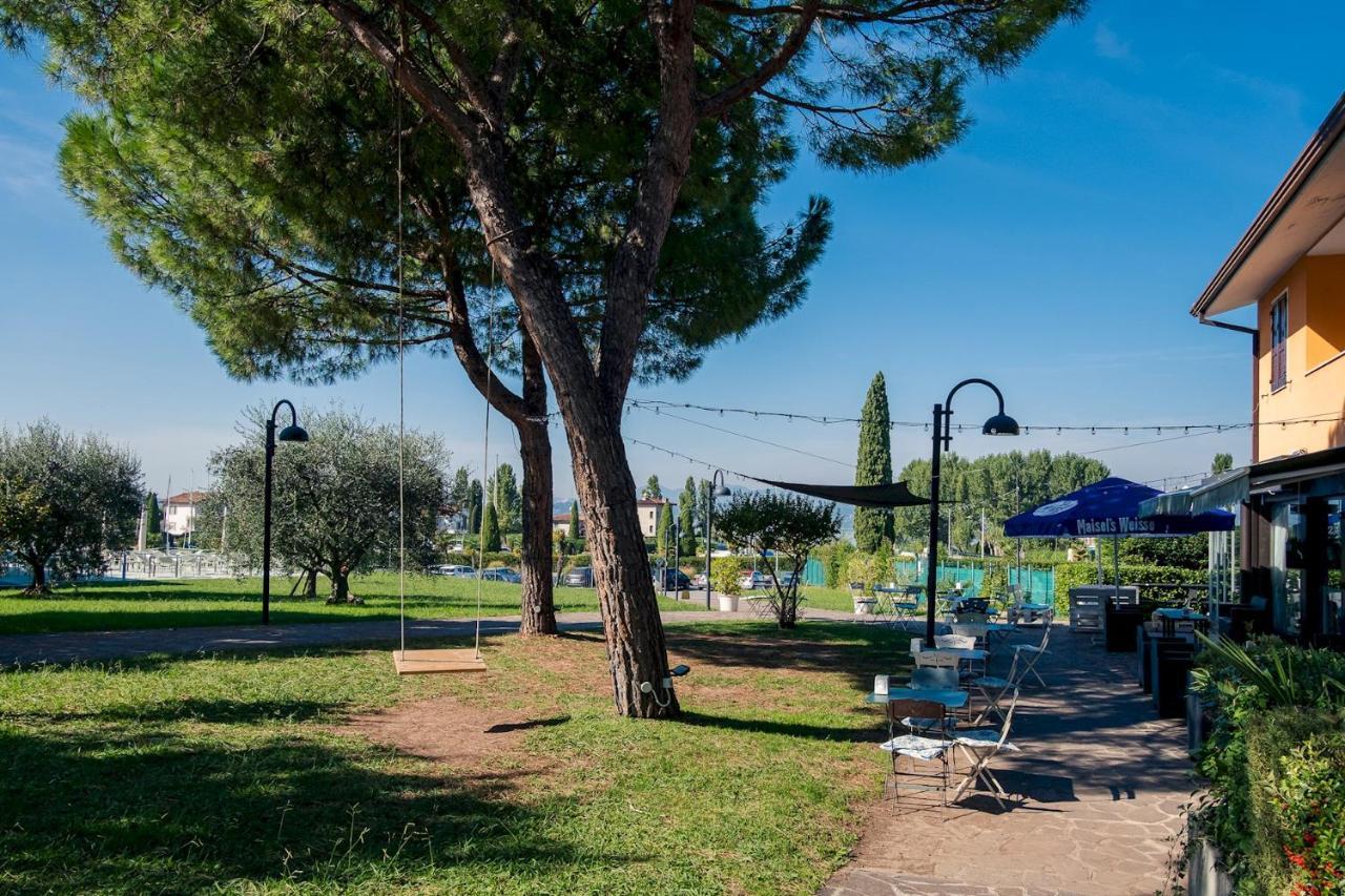 Апартаменти La Casa Sul Porto - Italian Homing Сірміоне Екстер'єр фото