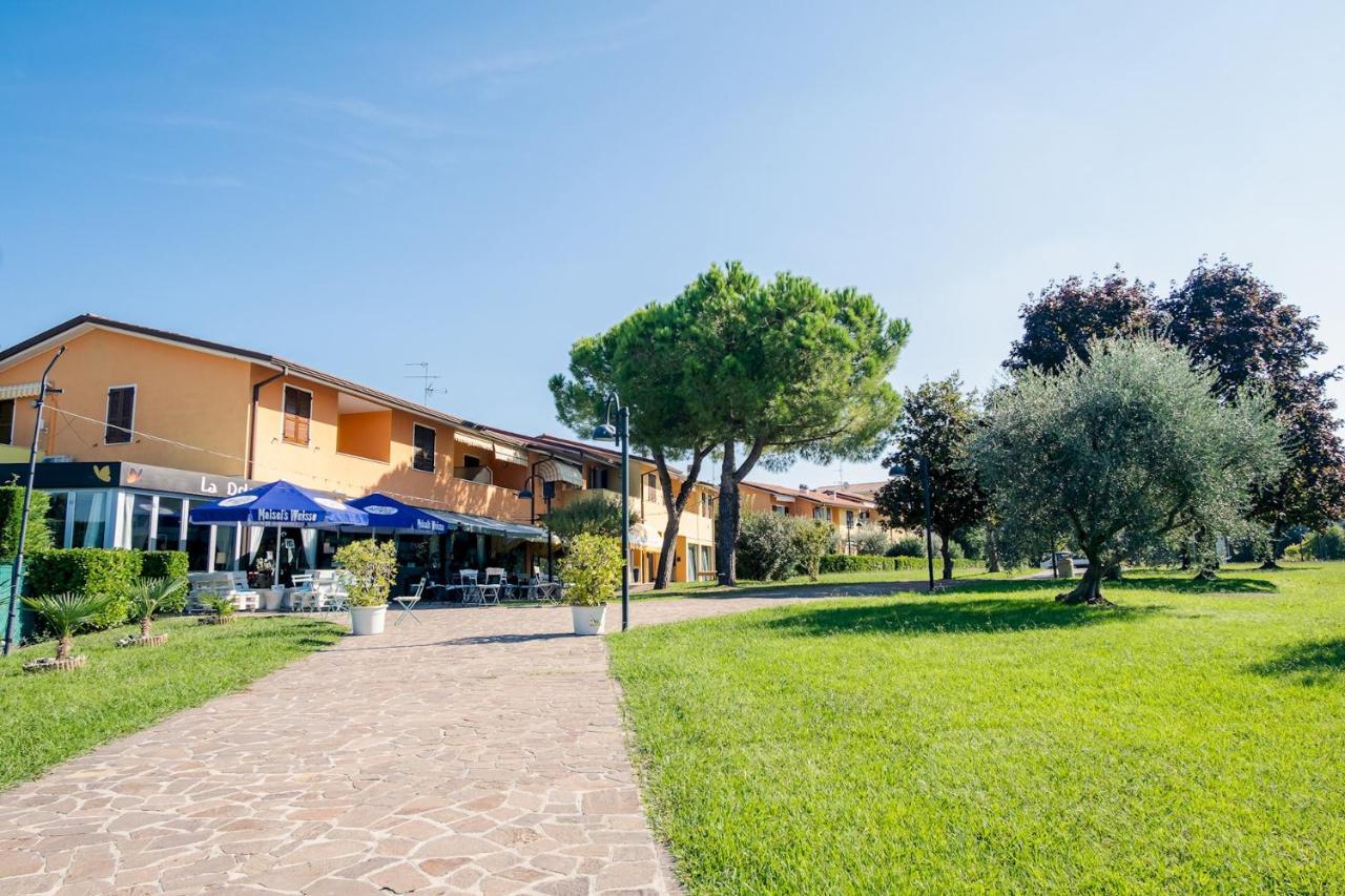 Апартаменти La Casa Sul Porto - Italian Homing Сірміоне Екстер'єр фото