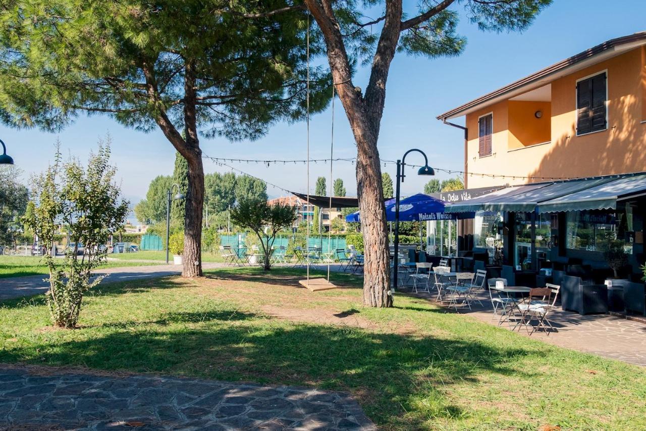 Апартаменти La Casa Sul Porto - Italian Homing Сірміоне Екстер'єр фото